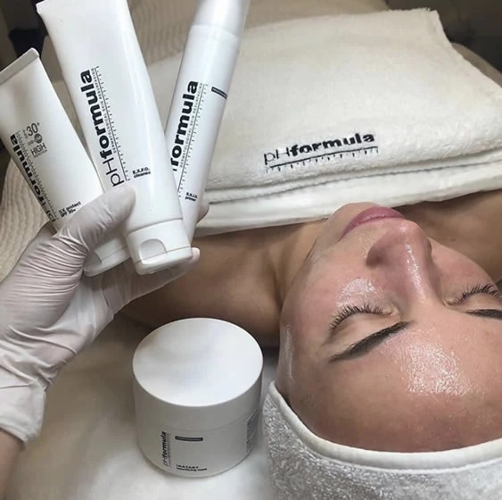 Tratament facial pHformula - rejuvenare profesională la Contur Center Suceava