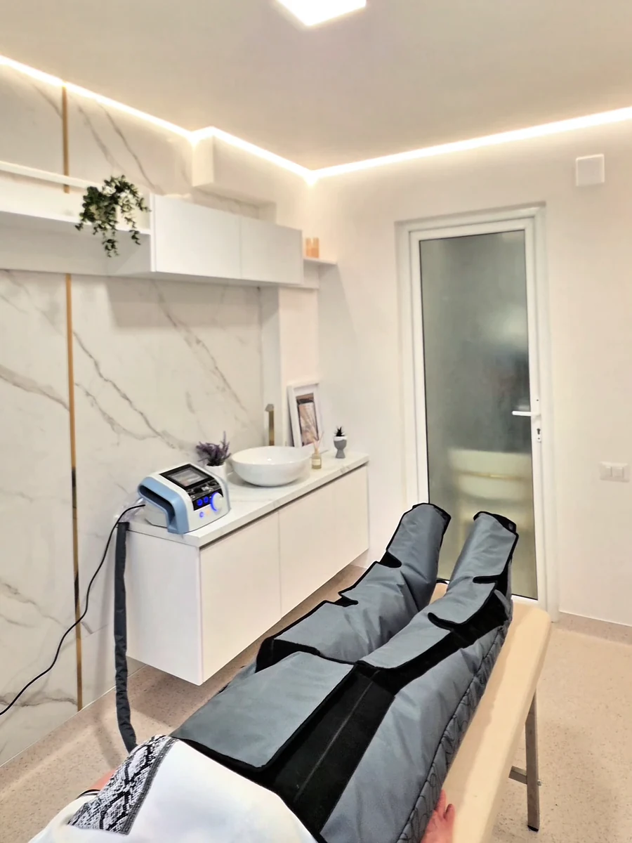 Drenaj limfatic mecanic (presoterapie) la Contur Center Suceava — picioare mai ușoare